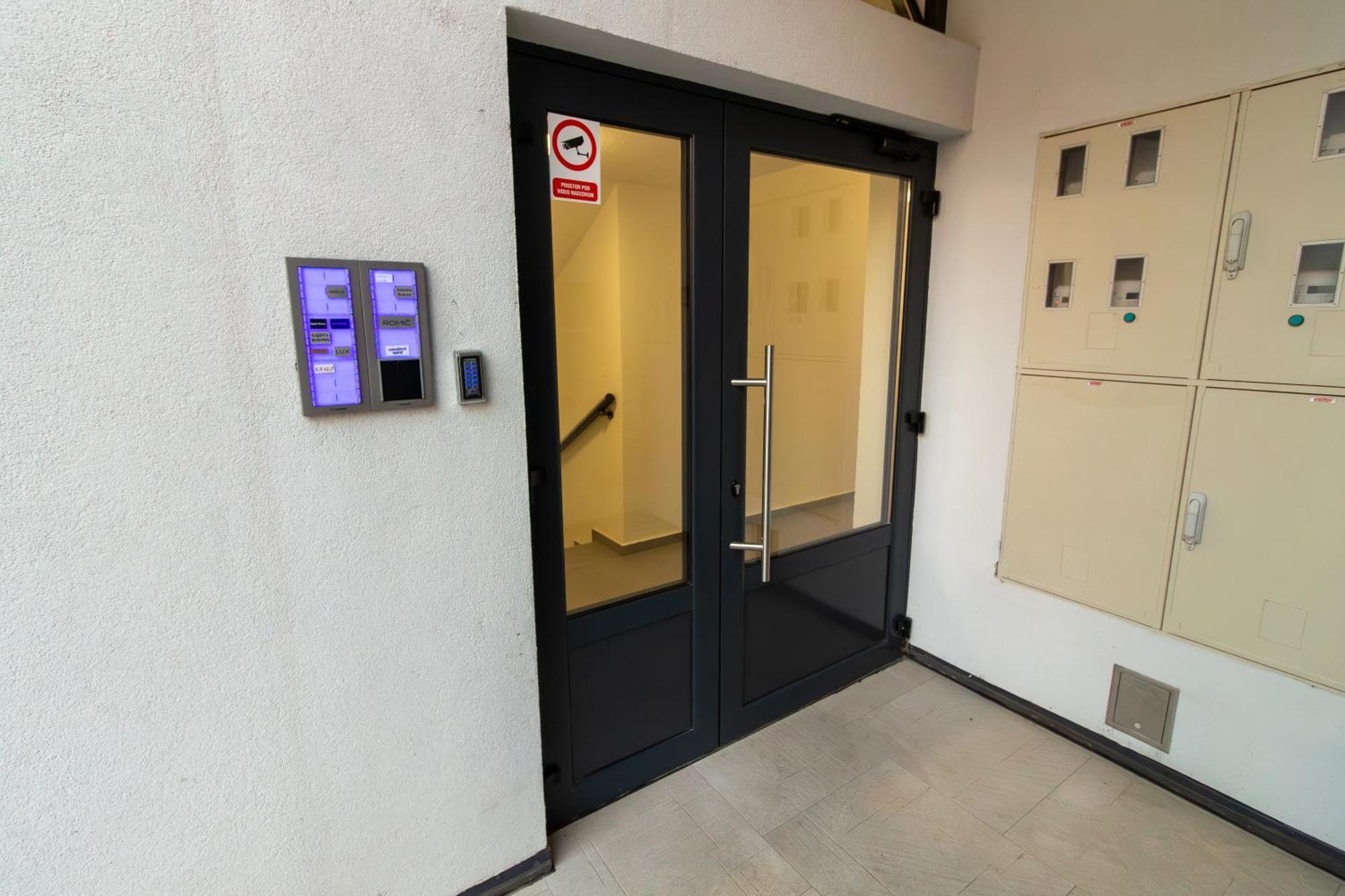 Gajeva Rooms - Stockholm Apartment Self Check-In Вировитица Экстерьер фото